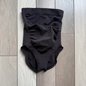 Skims maternity high waisted brief